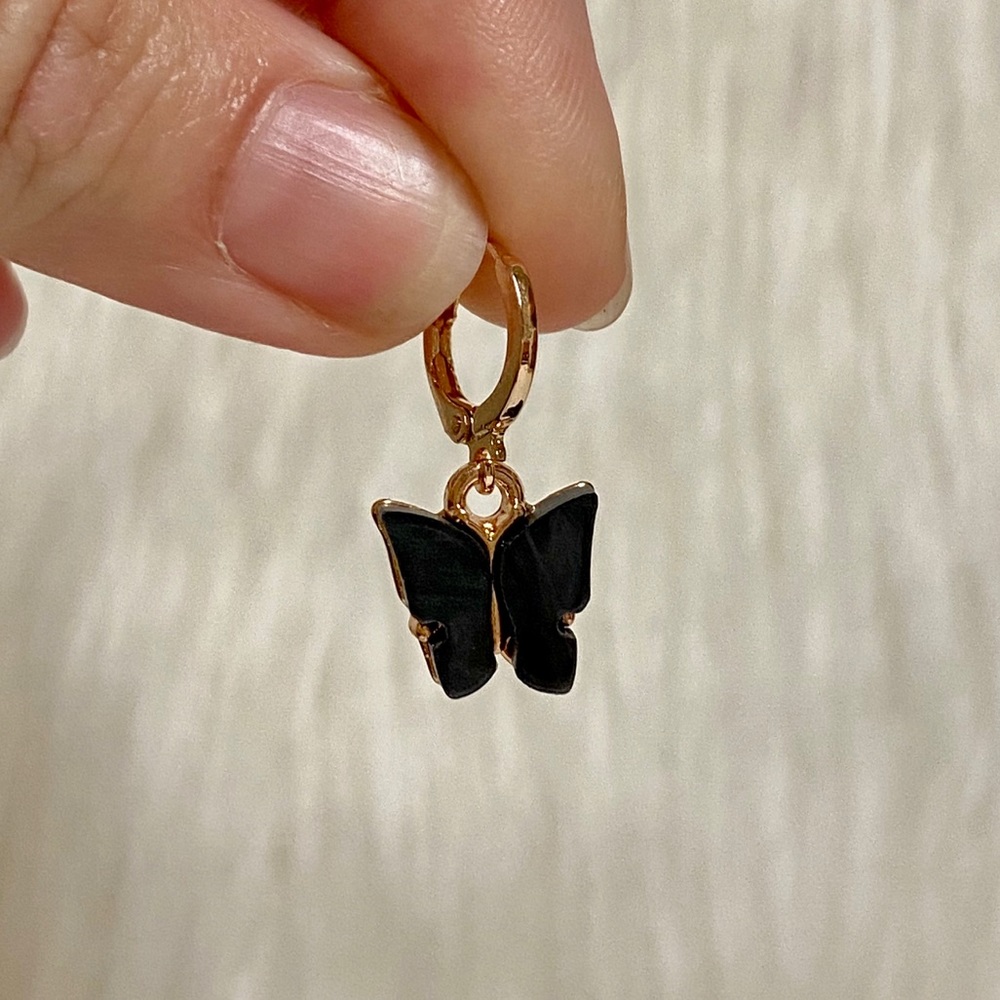 🔥3/$25🔥3 Piece Butterfly Charm Necklace Set - Picture 6 of 8